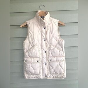 J. CREW Quilted warm signature puffer Excursion Vest cream EUC women’s sz xxs